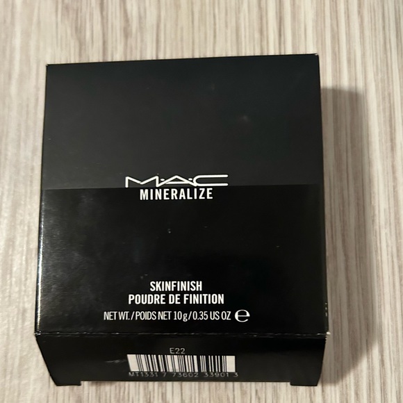 BNWT MAC Cosmetics Mineralize Skinfinish - Gold and Cream - Picture 3 of 3